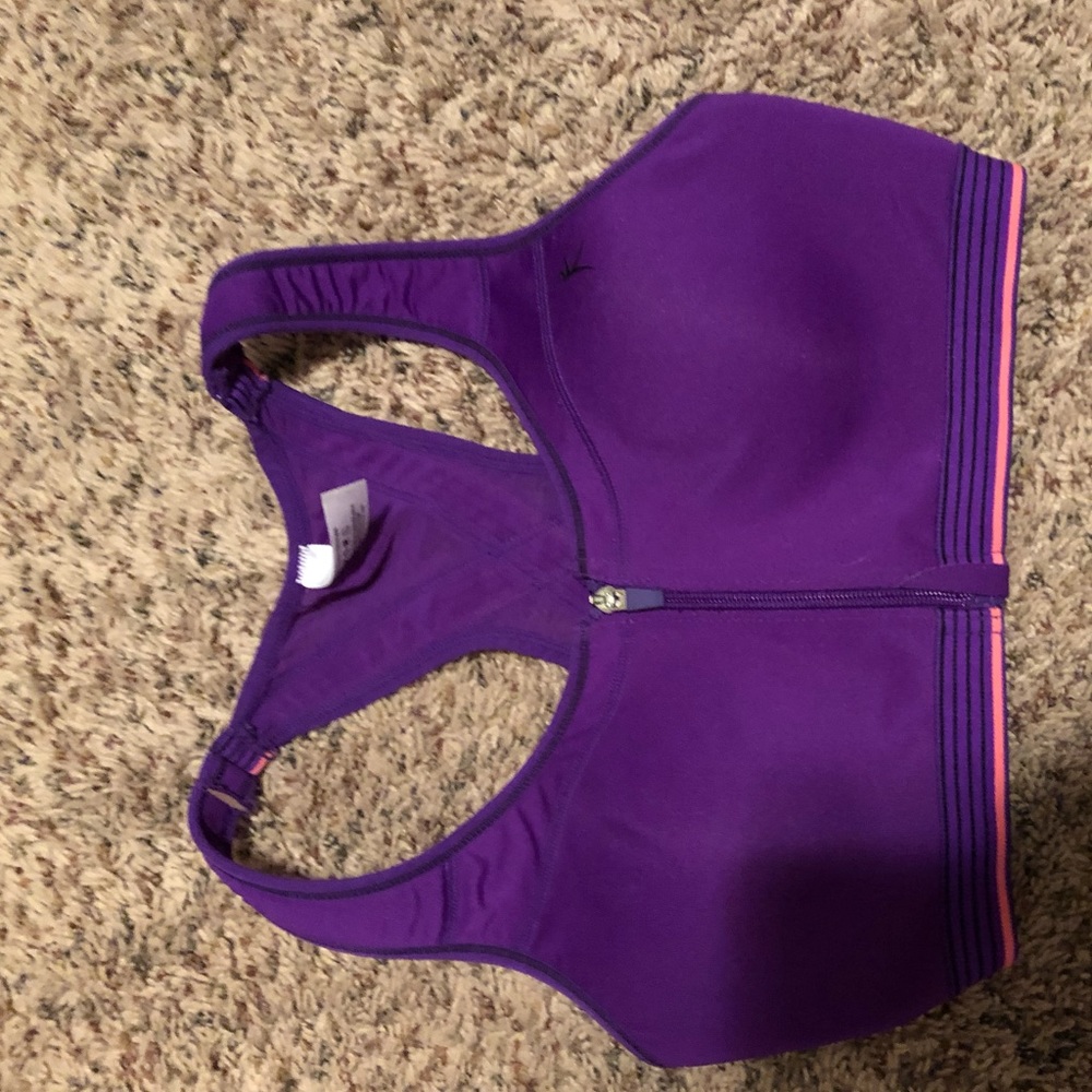 Woman’s sports bra 38C